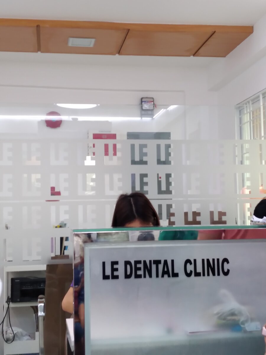 치과 의원 입구 간판